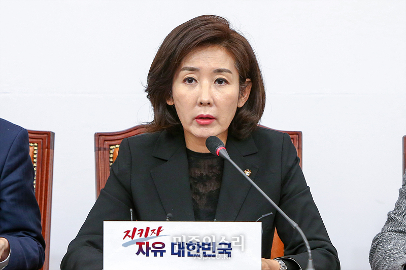 자유한국당 나경원 원내대표가 30일 국회에서 열린 당대표 및 최고위원-중진의원 연석회의에서 모두발언하고 있다. 2019.10.30