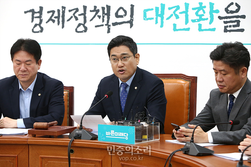 바른미래당 오신환 원내대표(가운데) 자료사진