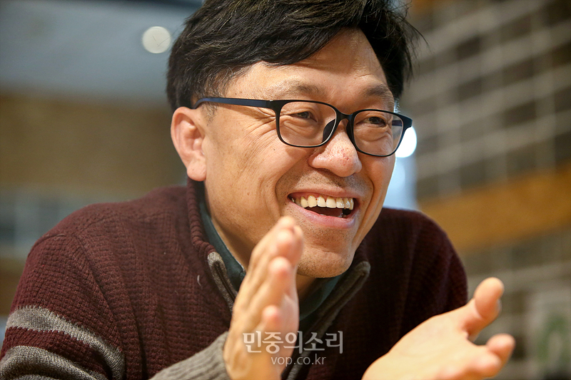 하승수 녹색당 공동위원장이 서울 여의도 한 카페에서 민중의소리와 인터뷰하고 있다. 2019.11.13