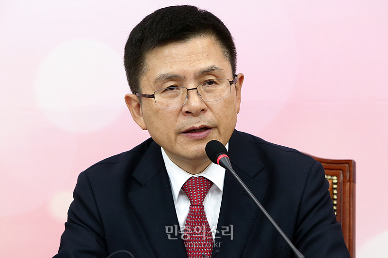 자유한국당 황교안 대표가 2일 국회에서 열린 최고위원회의에서 모두발언하고 있다. 2020.01.02