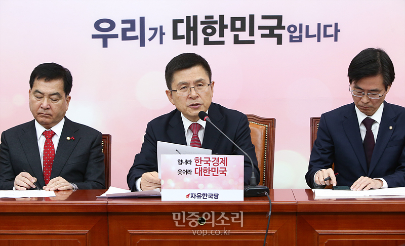 자유한국당 황교안 대표가 6일 국회에서 열린 최고위원회의에서 모두발언하고 있다. 2020.01.06