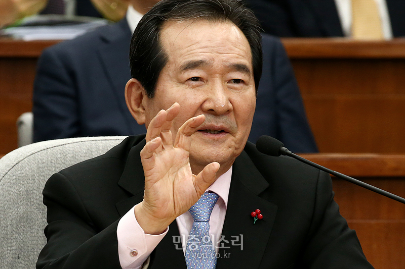 정세균 국무총리 후보자가 8일 국회에서 열린 인사청문회에 출석해 의원들 질의에 답변하고 있다. 2020.01.08