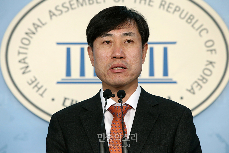 새로운보수당 하태경 책임대표가 13일 국회 정론관에서 혁통위 및 정계개편과 관련해 기자회견을 하고 있다. 2020.01.13