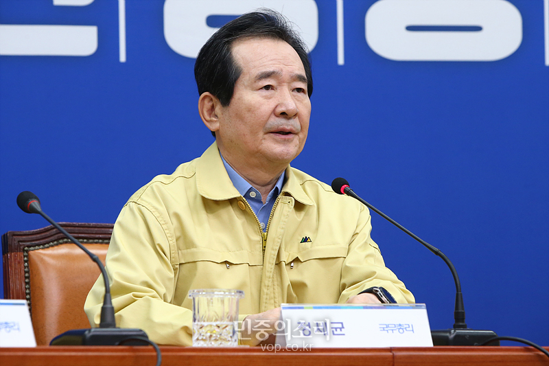 정세균 국무총리가 김상조 청와대 정책실장이 5일 국회에서 열린 ‘신종 코로나 바이러스 관련 대응’ 고위 당정청협의에서 모두발언하고 있다. 2020.02.05