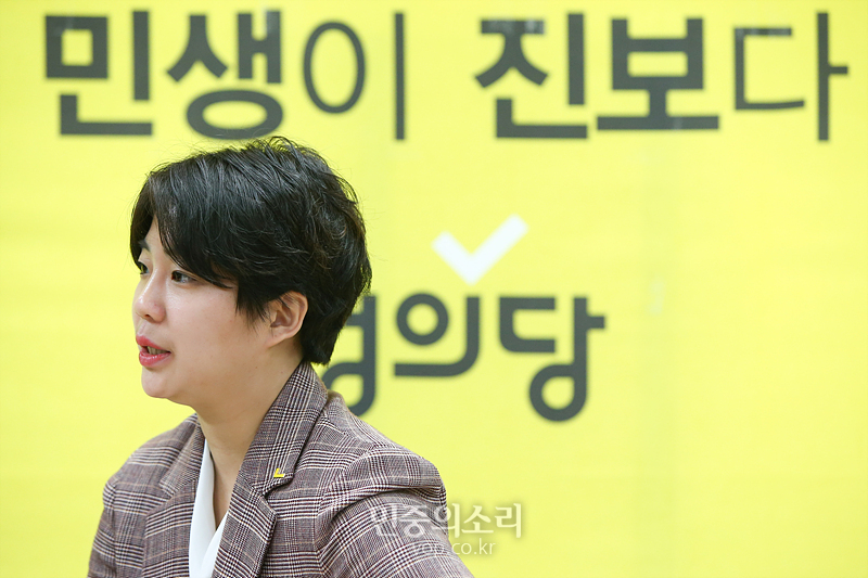 정의당 비례대표 경선에 출마한 조혜민 당 여성본부장이 서울 여의도 중앙당사에서 민중의소리와 인터뷰하고 있다.
