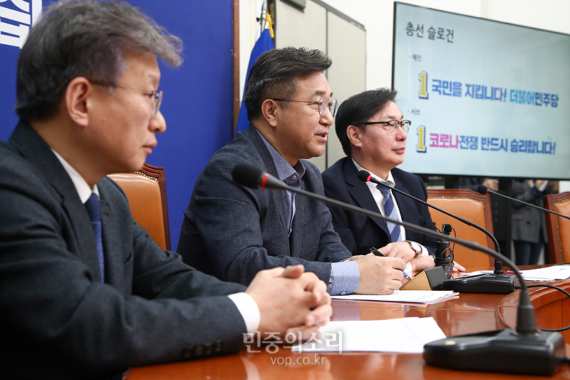 더불어민주당 윤호중 선대본부장이 29일 국회에서 열린 21대 총선 홍보&유세 콘셉트 기자간담회에서 발언하고 있다. 2020.03.29