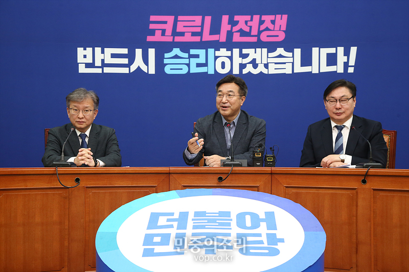 더불어민주당 윤호중 선대본부장이 29일 국회에서 열린 21대 총선 홍보&유세 콘셉트 기자간담회에서 발언하고 있다. 2020.03.29