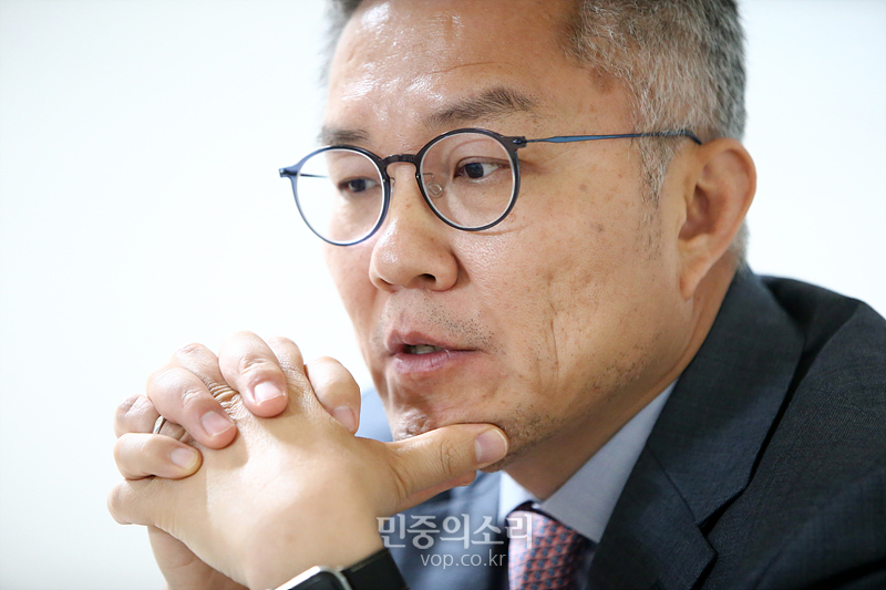 열린민주당 최강욱 대표가 서울 여의도 중앙당사에서 민중의소리와 인터뷰하고 있다.