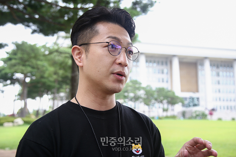 국회 의원실 이도경 비서관이 1일 국회에서 민중의소리와 인터뷰하고 있다. 2020.07.01