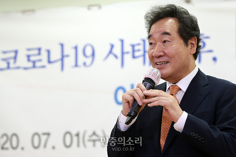 이낙연 더불어민주당 의원이 1일 국회 의원회관에서 열린 국회 지구촌보건복지 CEO포럼에서 ‘코로나19 이후 대한민국 재도약의 길’ 강연을 하고 있다. 2020.07.01