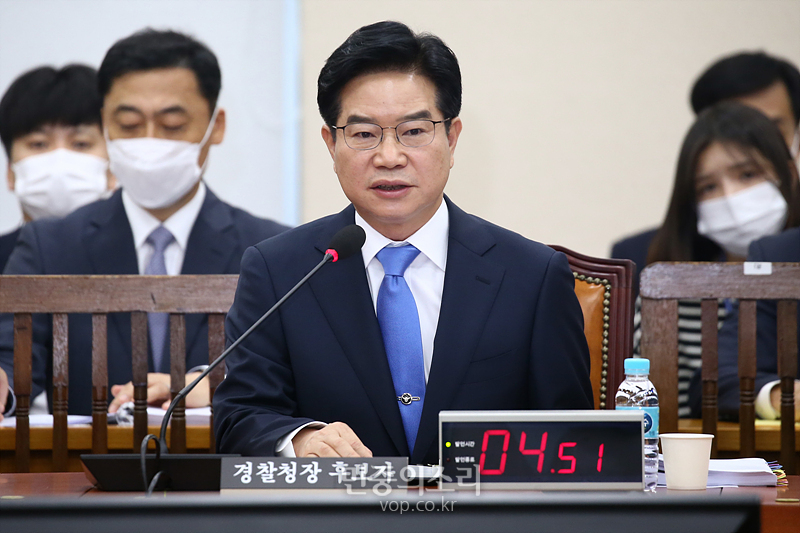 김창룡 경찰청장 후보자가 20일 국회 행정안전위원회 전체회의실에서 열린 인사청문회에 출석해 의원들 질의에 답변하고 있다. 2020.07.20