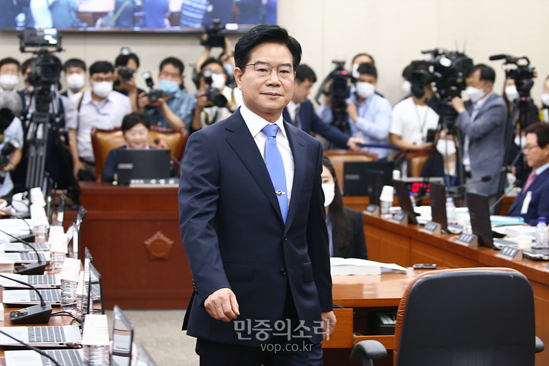 김창룡 경찰청장 후보자가 20일 국회 행정안전위원회 전체회의실에서 열린 인사청문회에 출석하고 있다. 2020.07.20