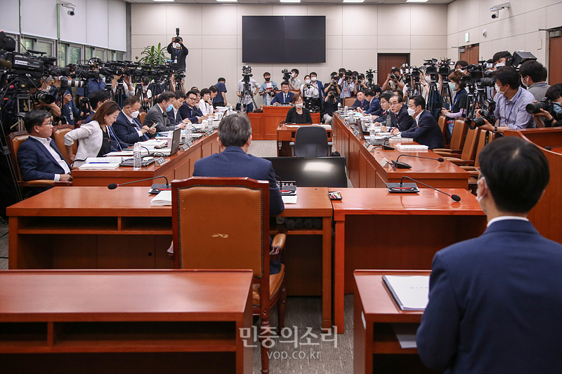 23일 국회에서 이인영 통일부 장관 후보자 인사청문회가 열리고 있다. 2020.07.23