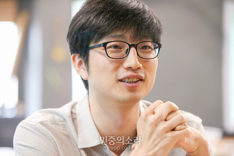 권지웅 빌려쓰는사람들 대표가 3일 서울 마포구 한 사무실에서 민중의소리와 인터뷰하고 있다. 2020.08.03