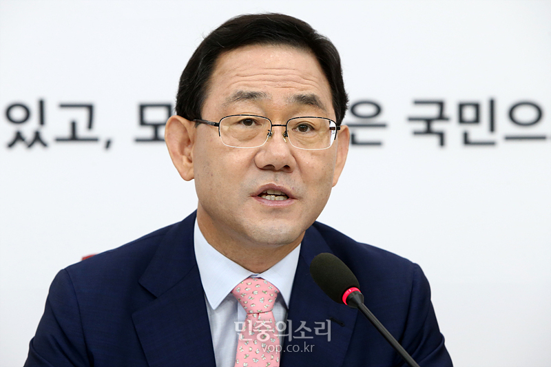 미래통합당 주호영 원내대표가 14일 국회에서 취임 100일 기자간담회를 열고 모두발언하고 있다. 2020.08.14