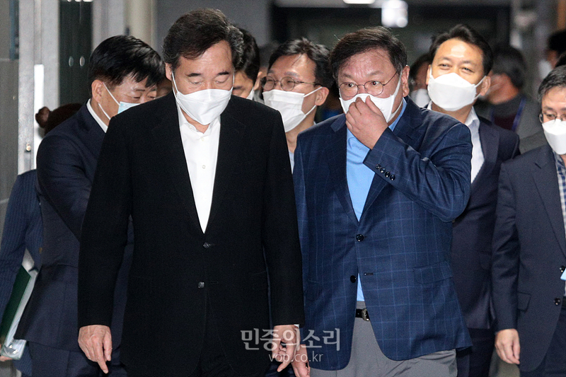 더불어민주당 이낙연 대표와 김태년 원내대표. 자료사진.