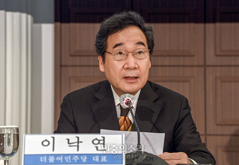 더불어민주당 이낙연 대표가 17일 오전 서울 프레스센터에서 열린 관훈토론회에 참석해 기조 연설을 하고 있다. 2020.11.17