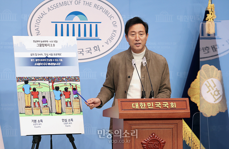 오세훈 국민의힘 서울시장 예비후보가 지난 18일 국회 소통관에서 ‘안심 서울 프로젝트’ 복지 정책을 발표하고 있는 모습. (자료사진)