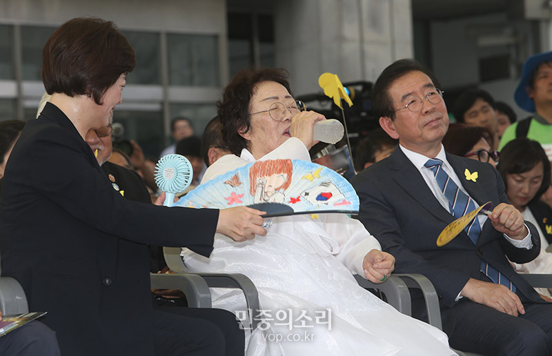 일본군 위안부 피해자 기림의 날인 14일 오후 서울 중구 남산의 조선신궁터 인근에서 열린 ‘일본군 위안부 피해자 기림비’ 동상 제막식이 열렸다. 2019.08.14