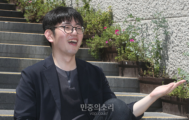 김선기 신촌문화정치연구그룹 연구원이 14일 서울 종로구 청계광장에서 민중의소리와 인터뷰를 하고 있다. 2019.08.14