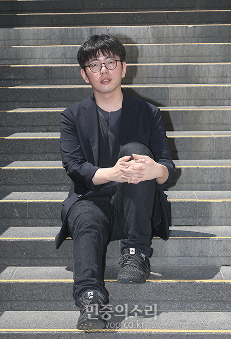 김선기 신촌문화정치연구그룹 연구원이 14일 서울 종로구 청계광장에서 민중의소리와 인터뷰를 하고 있다. 2019.08.14
