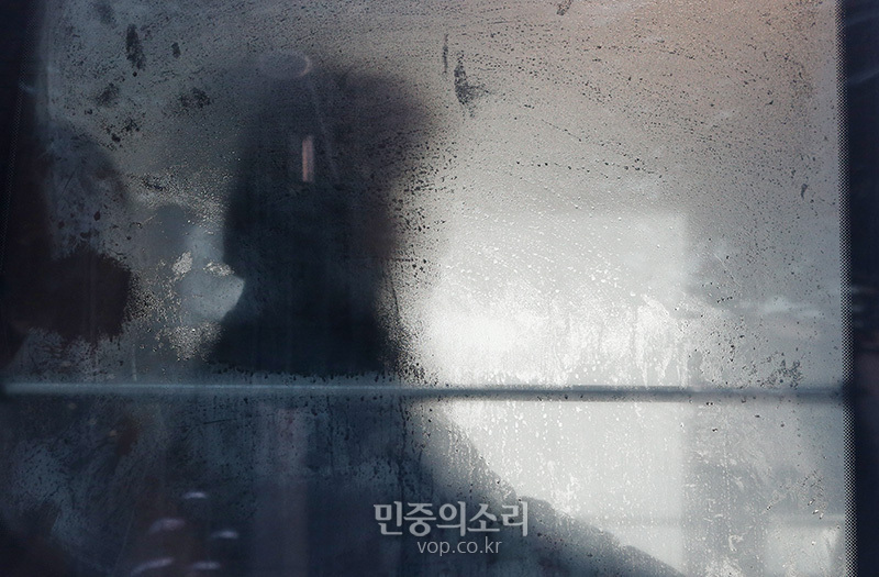 서울과 중부 지방에 한파 특보가 내려진 서울 광화문 네거리에서 버스 창문에 김이 서려있다. (자료사진)