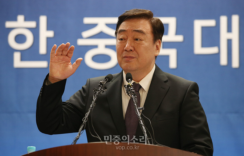 싱하이밍 주한 중국대사가 4일 서울 중구 주한 중국대사관 본관에서 신종 코로나바이러스 감염증 관련 기자회견에 취재진의 질문에 답하고 있다. 2020.02.04