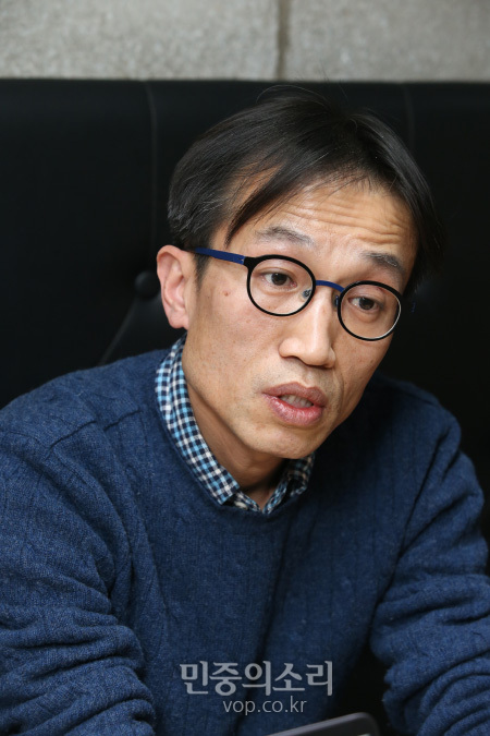 이종보 청라고등학교 교사가 4일 서울 종로구 한 카페에서 민중의소리와 인터뷰를 하고 있다. 2020.02.04