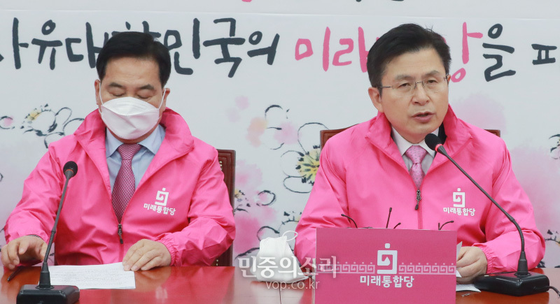 미래통합당 황교안 대표가 24일 오전 서울 여의도 국회에서 열린 최고위원회의에서 모두발언을 하고 있다. 2020.02.24