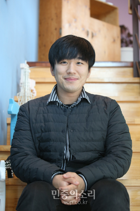 프로게이머 출신 황희두 민주당 총선기획위원이 23일 서울 종로구 한 카페에서 민중의소리와 인터뷰를 하고 있다. 2020.04.23