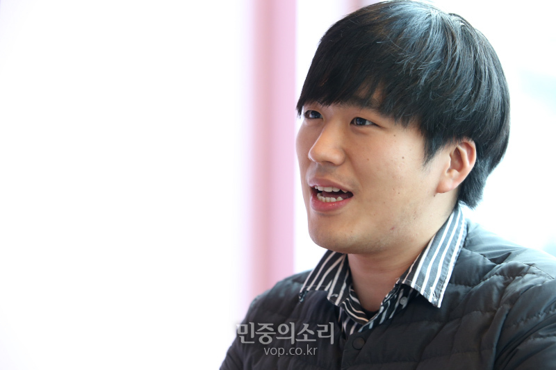 프로게이머 출신 황희두 민주당 총선기획위원이 23일 서울 종로구 한 카페에서 민중의소리와 인터뷰를 하고 있다. 2020.04.23