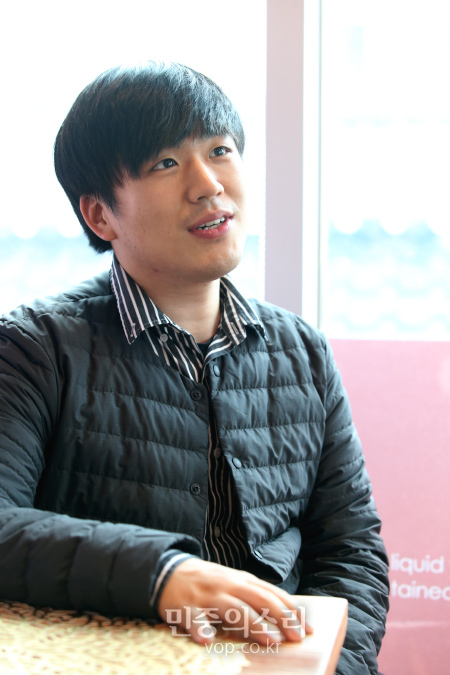 프로게이머 출신 황희두 민주당 총선기획위원이 23일 서울 종로구 한 카페에서 민중의소리와 인터뷰를 하고 있다. 2020.04.23