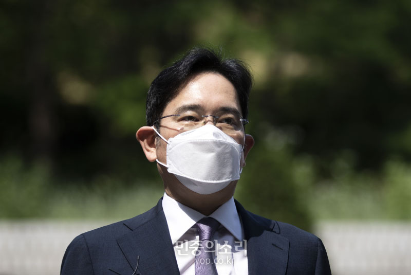 삼성물산-제일모직 합병·경영권 승계 의혹을 받는 이재용 삼성전자 부회장이 지난 6월 8일 오전 서울 서초구 중앙지법에서 열린 구속 전 피의자 심문(구속영장실질심사)을 받기 위해 출석하고 있다. 2020.06.08