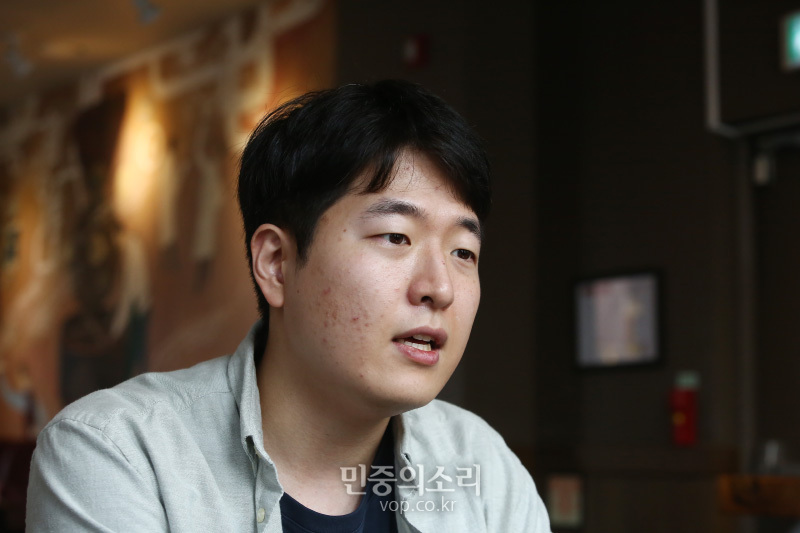 오동재 기후솔루션 연구원이 18일 서울 종로구 한 카페에서 민중의소리와 인터뷰를 하고 있다. 2020.08.18