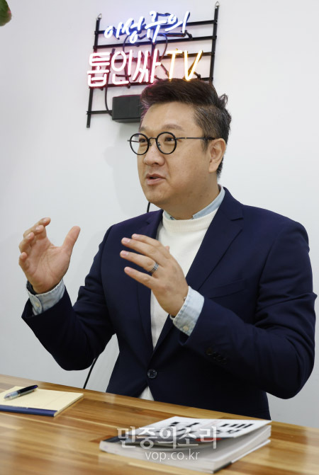 책 저자 이성규 한국담배규제연구교육센터 센터장을 15일 서울 강남구 사무실에서 민중의소리와 인터뷰를 하고 있다. 2020.10.15