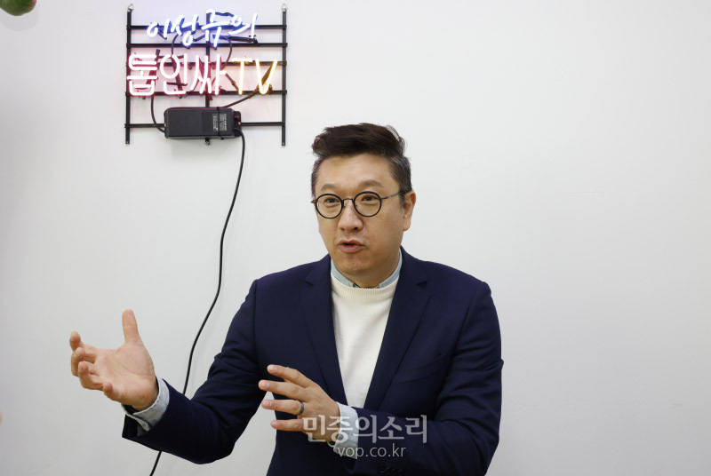 책 저자 이성규 한국담배규제연구교육센터 센터장을 15일 서울 강남구 사무실에서 민중의소리와 인터뷰를 하고 있다. 2020.10.15