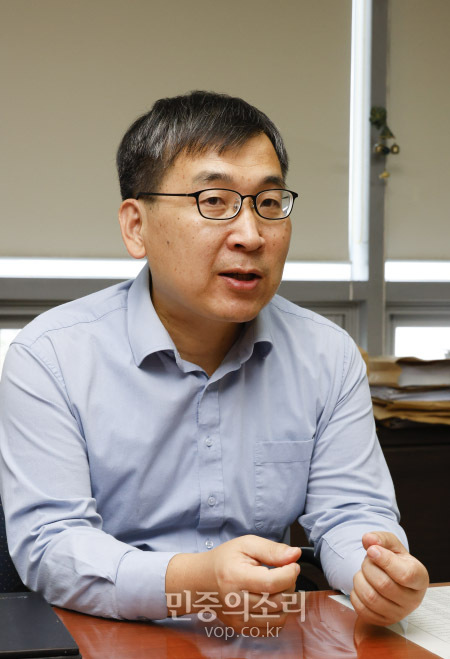 조형수 참여연대 민생희망본부장이 15일 서울 양천구 변호사 사무실에서 민중의소리와 인터뷰를 하고 있다. 2020.10.16