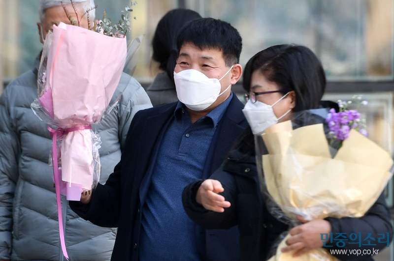 이춘재 8차 사건 범인으로 몰려 20년 옥살이 윤성여 씨, 32년 만에 무죄 - 민중의소리