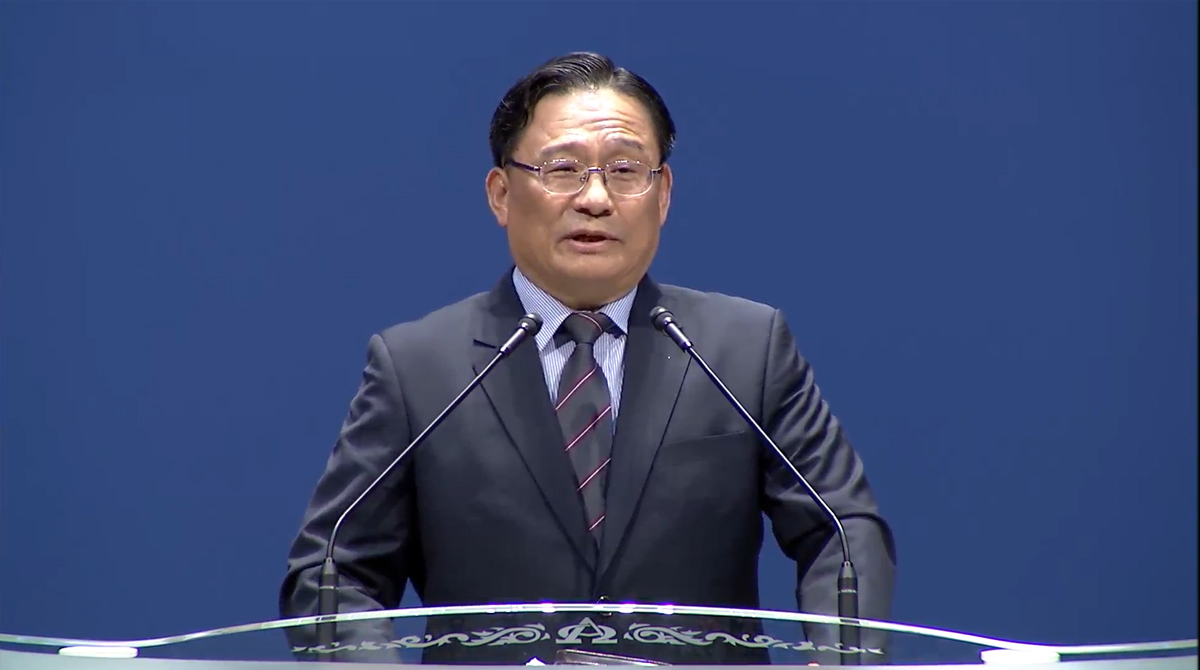 부산 부전교회에서 간증하고 있는 박찬주 전 대장