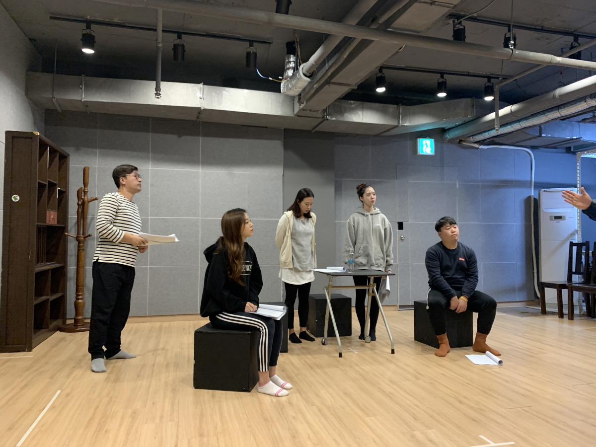연극 ‘반도체소녀’ 연습 장면