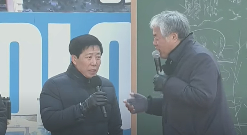 지난 2020년 2월9일 광화문 광장에서 열린 전광훈 등이 주최한 극우집회에 참석한 박상학 자유북한연합 대표와 전광훈 씨