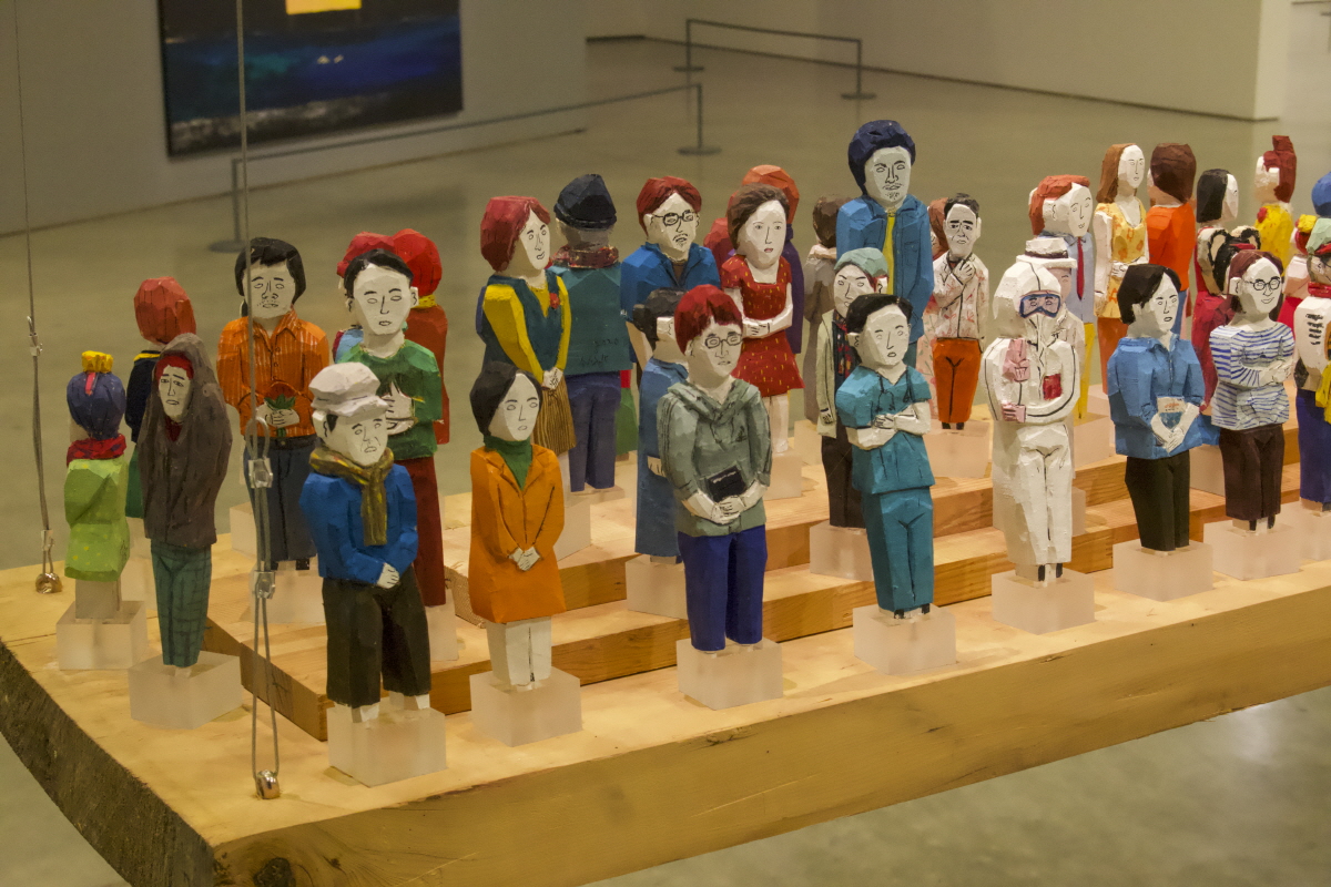 김성수, ‘사람을 만나다’, 2020, 나무에 채색, 약 25cm×365점