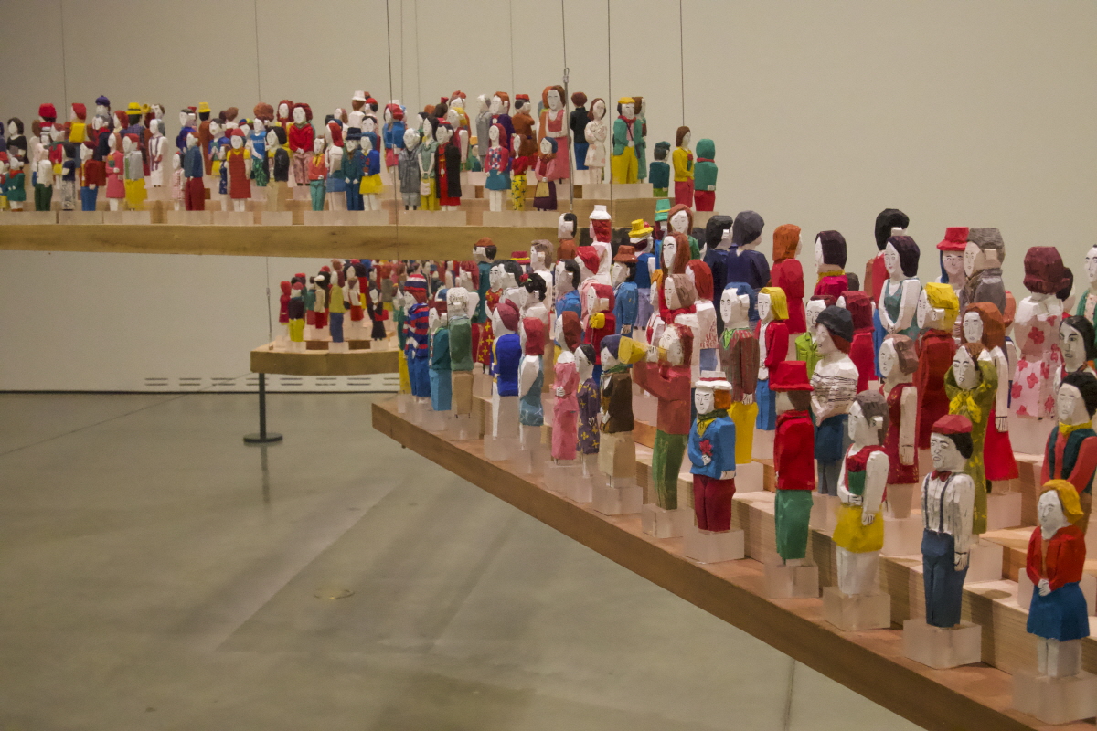 김성수, ‘사람을 만나다’, 2020, 나무에 채색, 약 25cm×365점