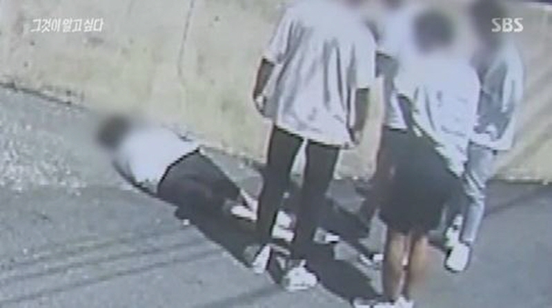 거제에서 벌어졌던 학교폭력 사건 관련 그것이앞고싶다 방송화면, 당시 CCTV에 잡힌 사건 모습이다. 이들은 모두 거제의 같은 교회에 다녔고, 가해학생들의 부모는 장로 등 직분자였고, 피해학생은 홀어머니와 함께한 어려운 가정이었다.