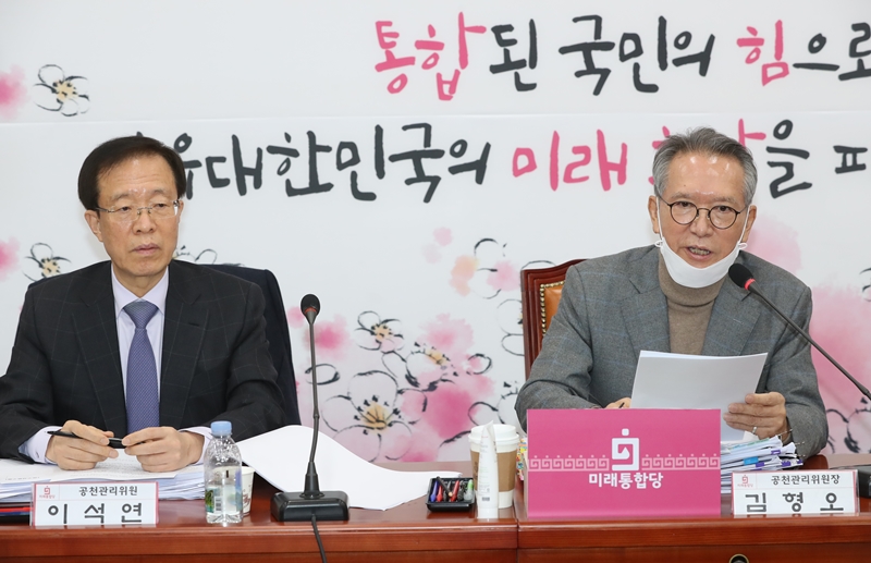 미래통합당 김형오 공천관리위원장이 26일 서울 여의도 국회에서 기자간담회를 하고 있다. 2020.02.26.