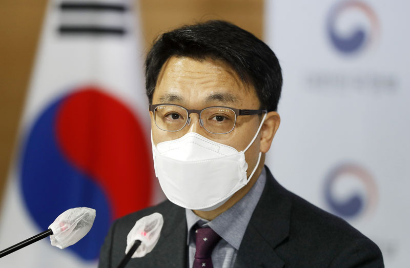 김진욱 초대 고위공직자범죄수사처(공수처) 처장이 28일 오후 서울 종로구 정부서울청사 브리핑룸에서 헌법재판소 결정 관련 브리핑을 하고 있다.2021.01.28.