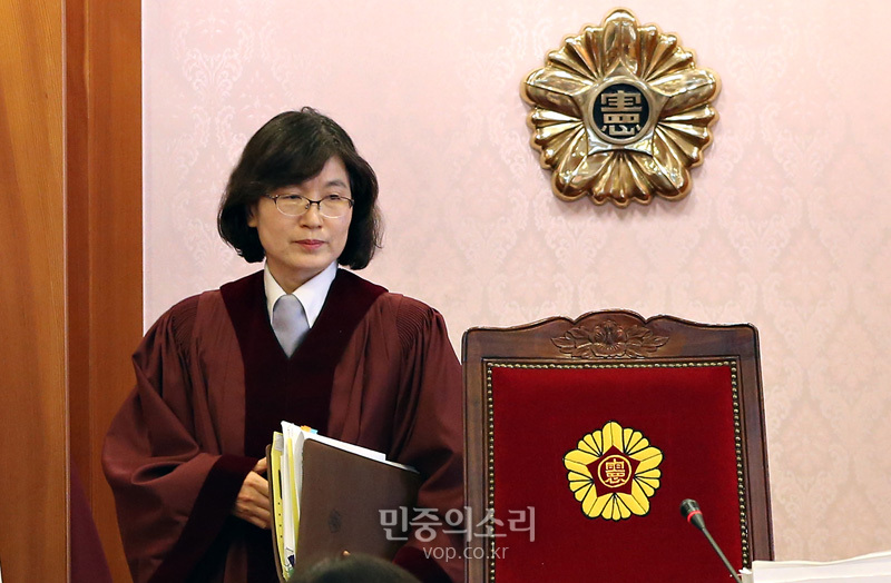 정당해산심판 첫 재판서 황교안-이정희 직접 격돌···헌재 '이례적 허용' - 민중의소리 정당해산심판 첫 재판서 황교안-이정희 직접 격돌···헌재 '이례적 허용' - 민중의소리