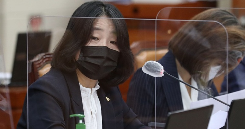 ‘윤미향 보조금 부정수령’ 입증하려던 검찰 허탕만 쳤다 사진