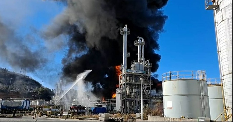 여수산단 화학물질 공장서 폭발·화재…노동자 3명 사망 사진