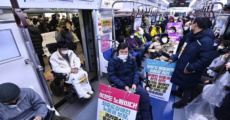 전장연 “윤석열 취임식, 지하철 타고 가겠다”